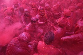 Độc đáo lễ hội ném bột màu Holi ở Ấn Độ 